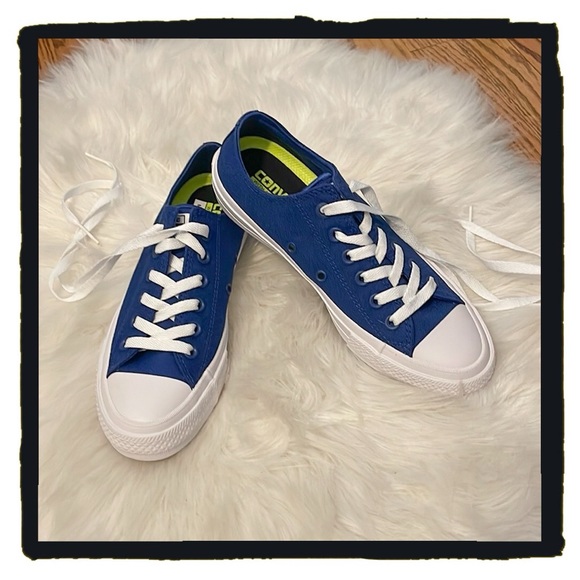 💕NWT Blue Converse Low Top Sneakers💕 - Picture 2 of 9